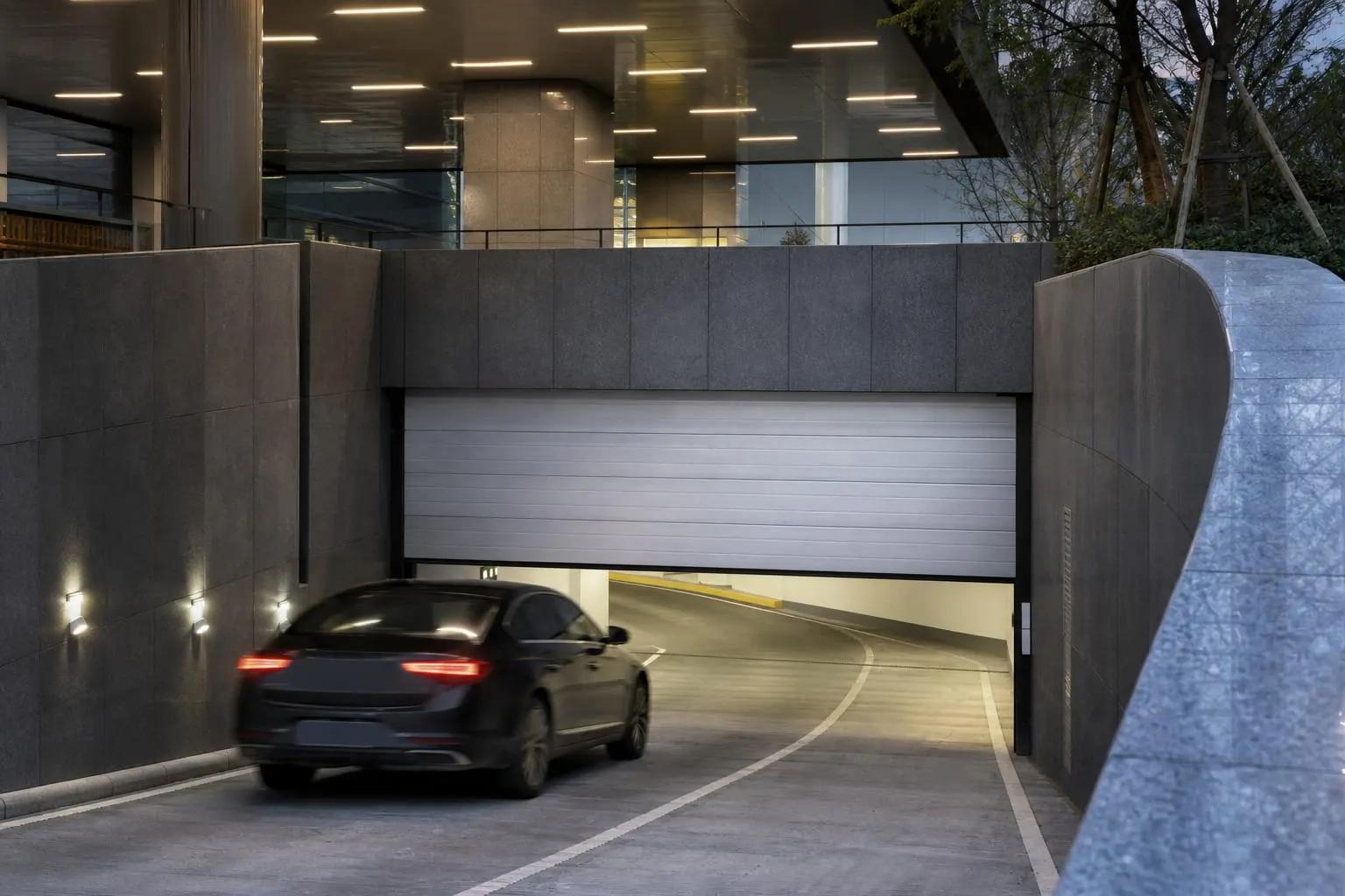 Site otoparkında otomatik garaj kapısı